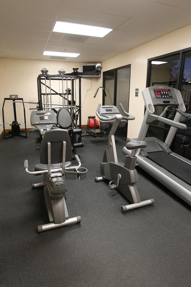 Gateway Studio Suites 25/54