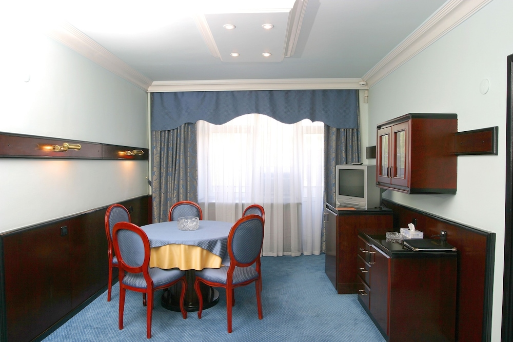 Otrar Hotel 41/54