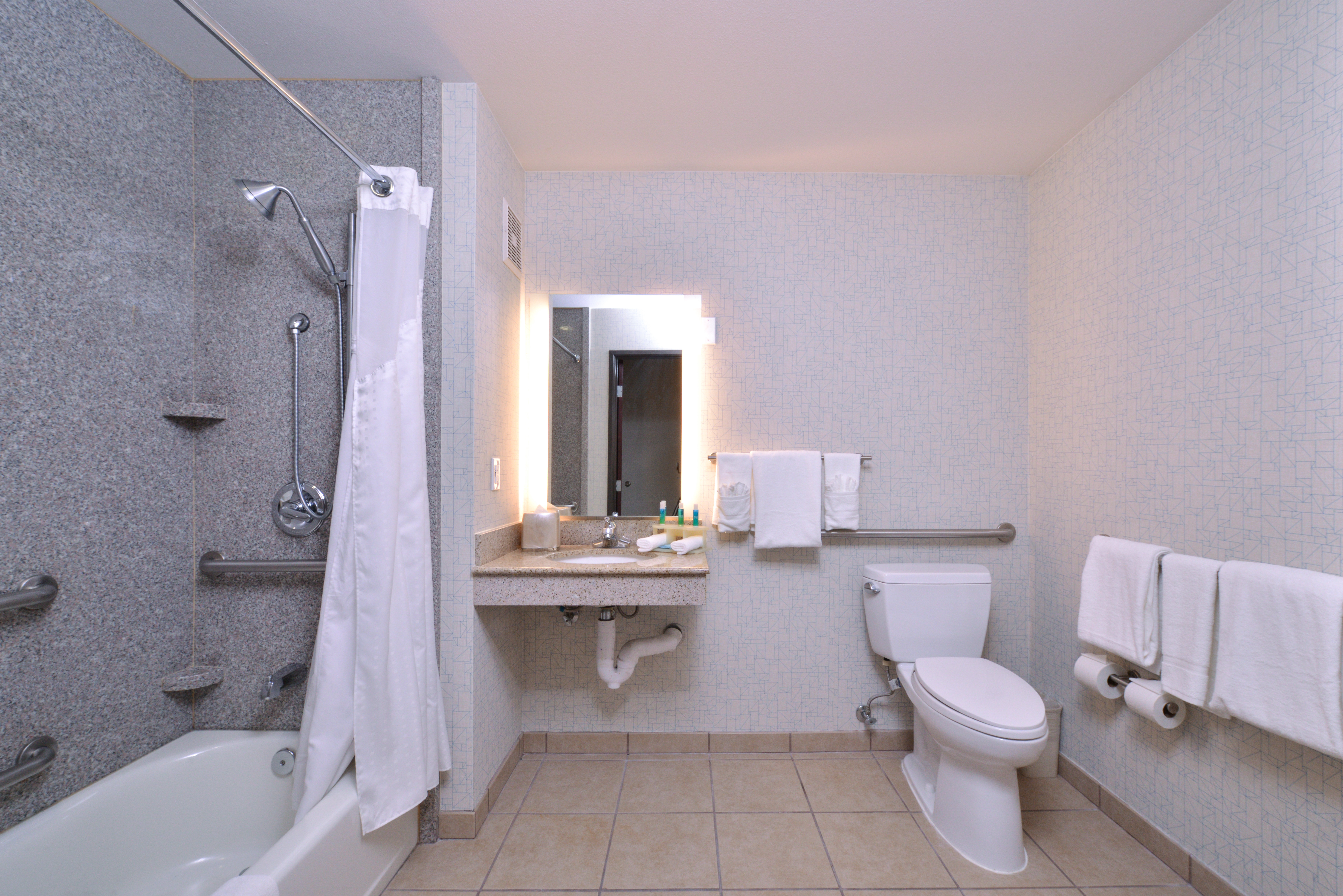 Holiday Inn Express Hotel Suites San Diego Otay 76/77