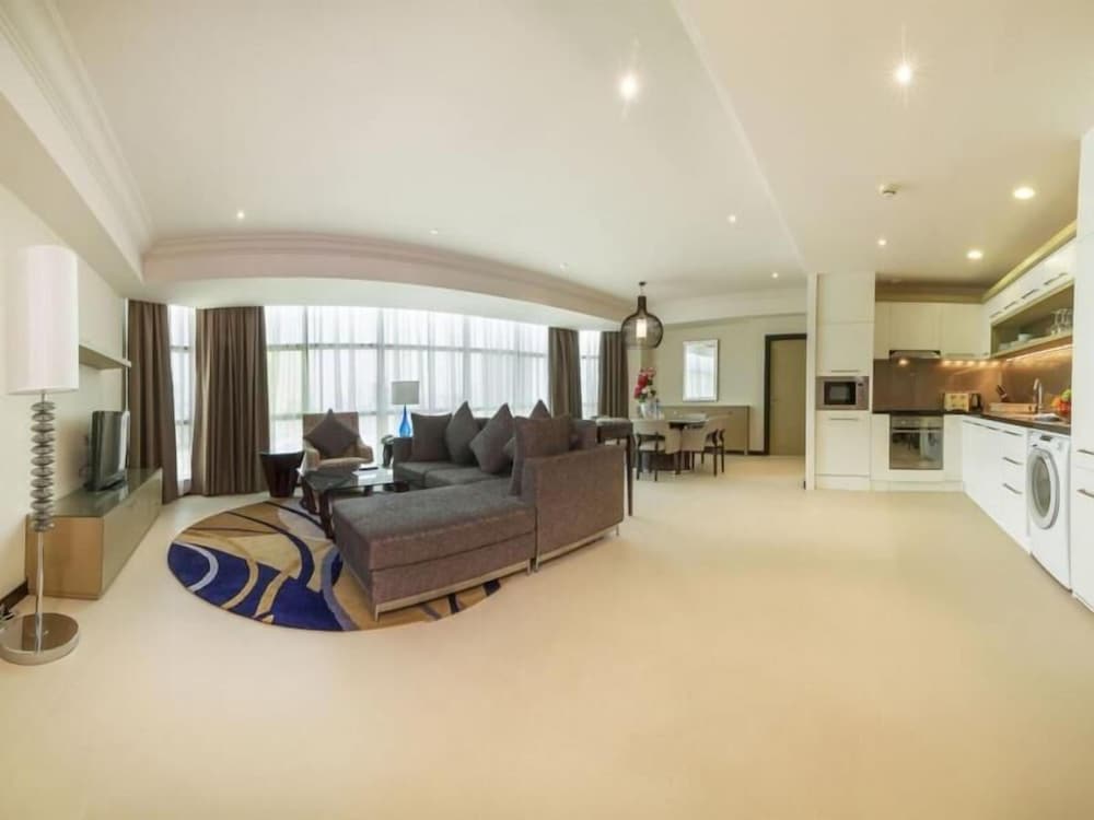 Gulf Executive Residence 8/48