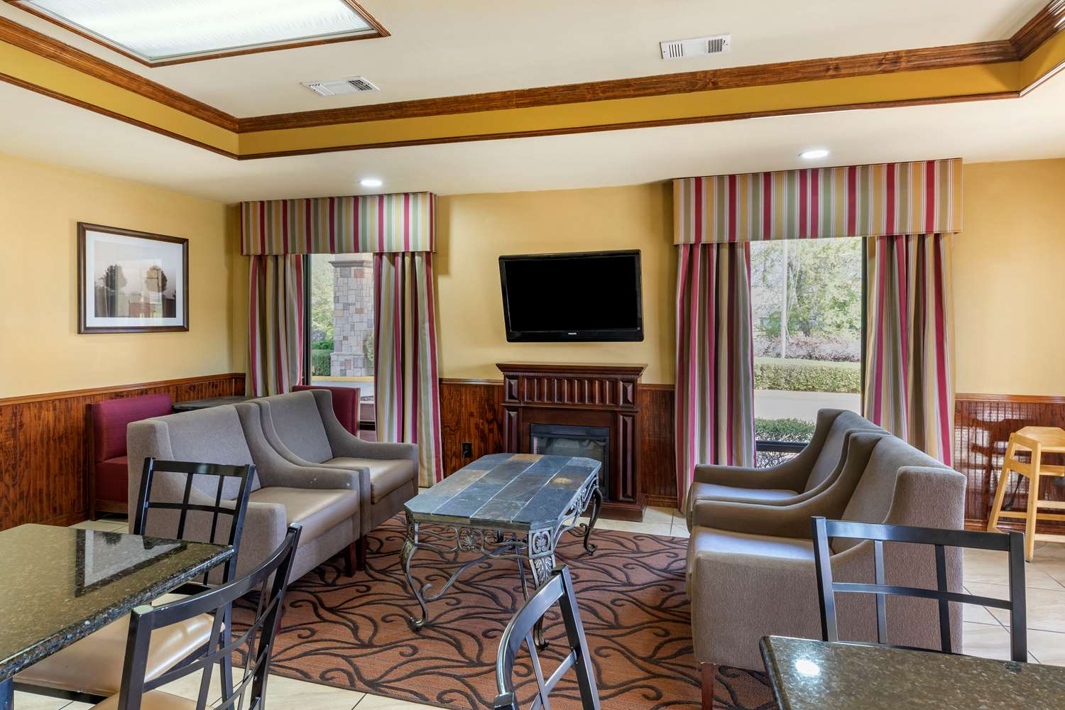 Best Western Lindale Inn 25/28