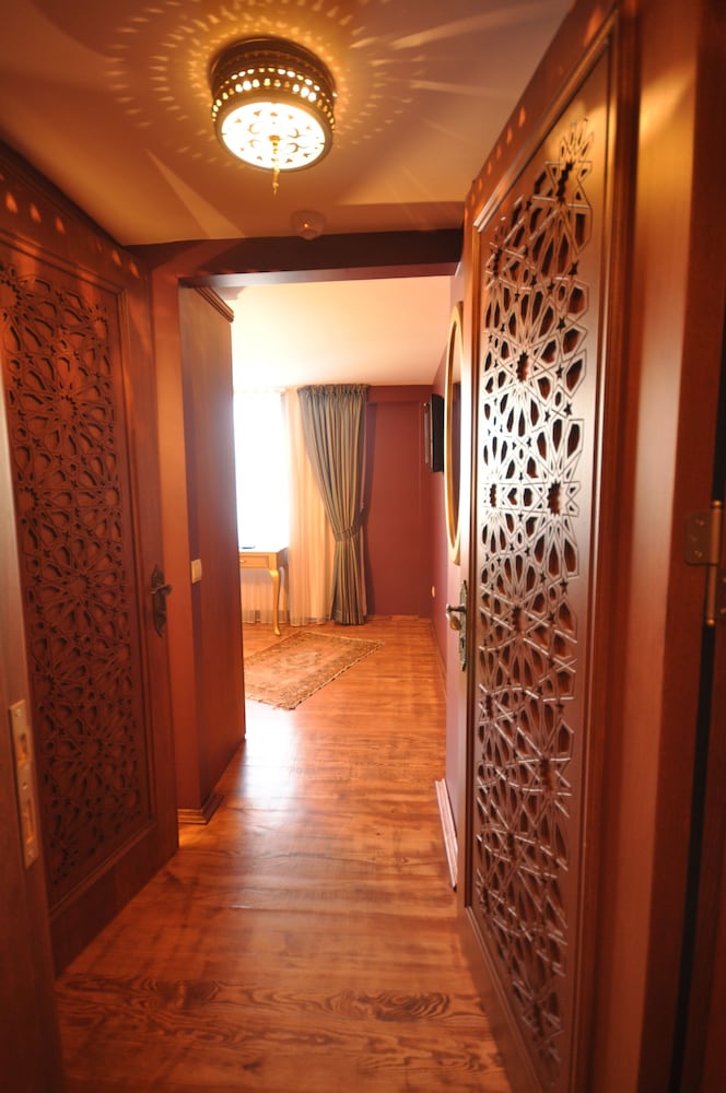 MERIAL HOTEL 24/43
