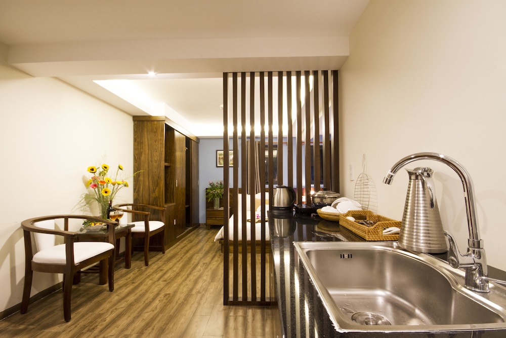 Sapphire Hotel 34/35
