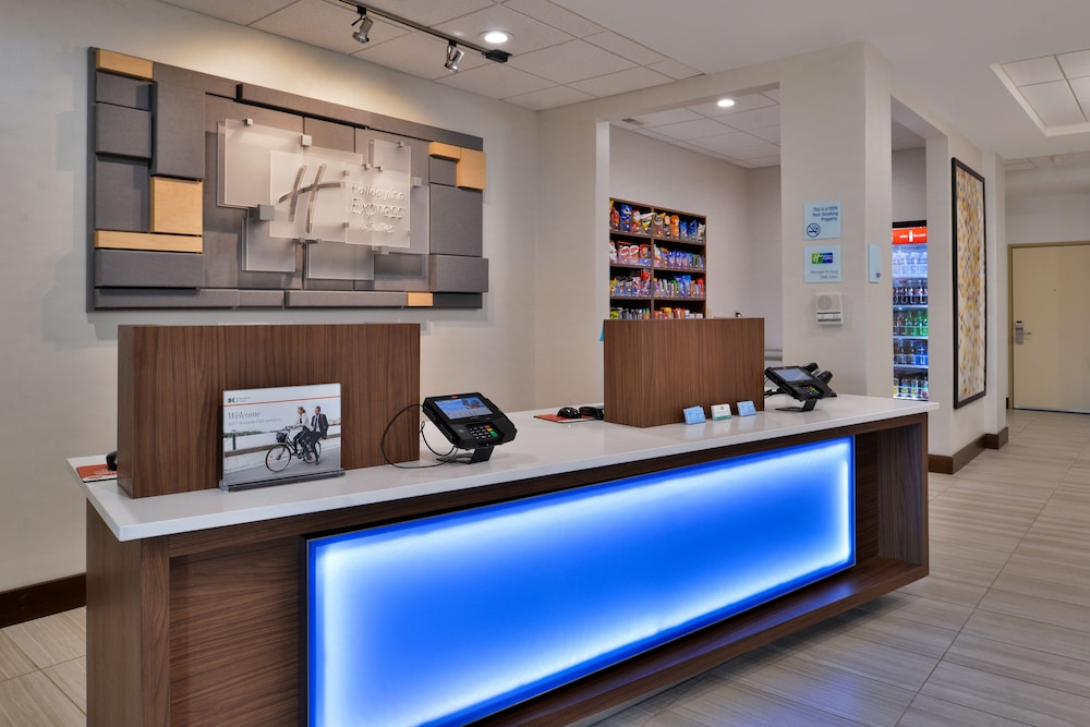 Holiday Inn Express Suites Cincinnati Mason 8/49