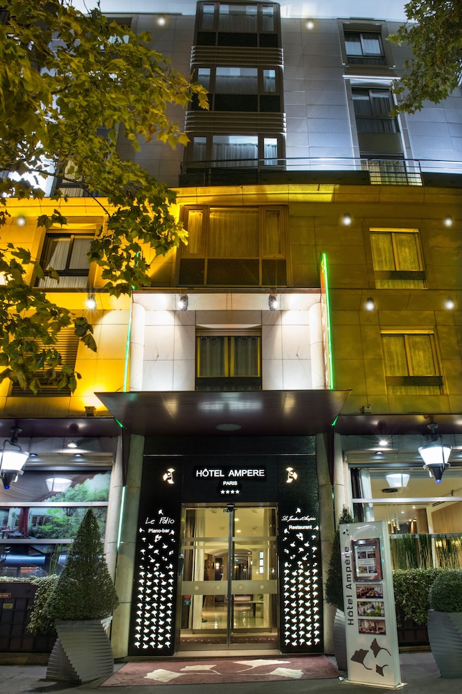 Ampere Hotel 2/80