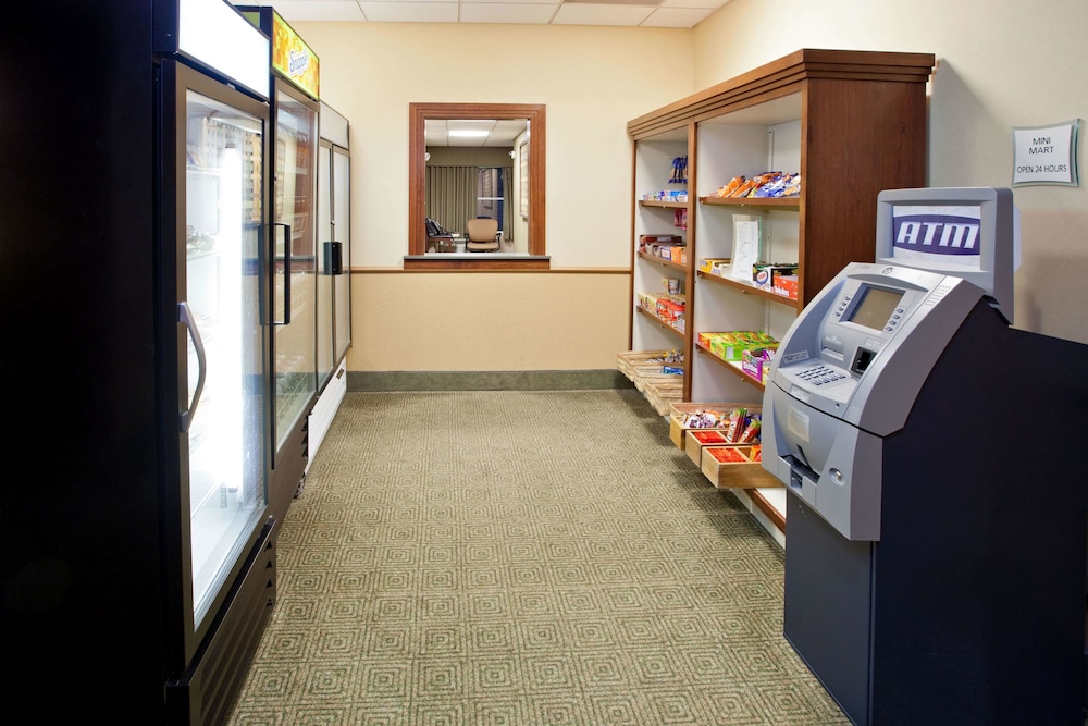 La Quinta Inn & Suites by Wyndham Bannockburn-Deerfield 45/56