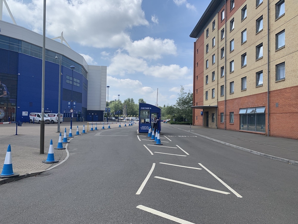 HOLIDAY INN EXPRESS LEICESTER CITY 54/58