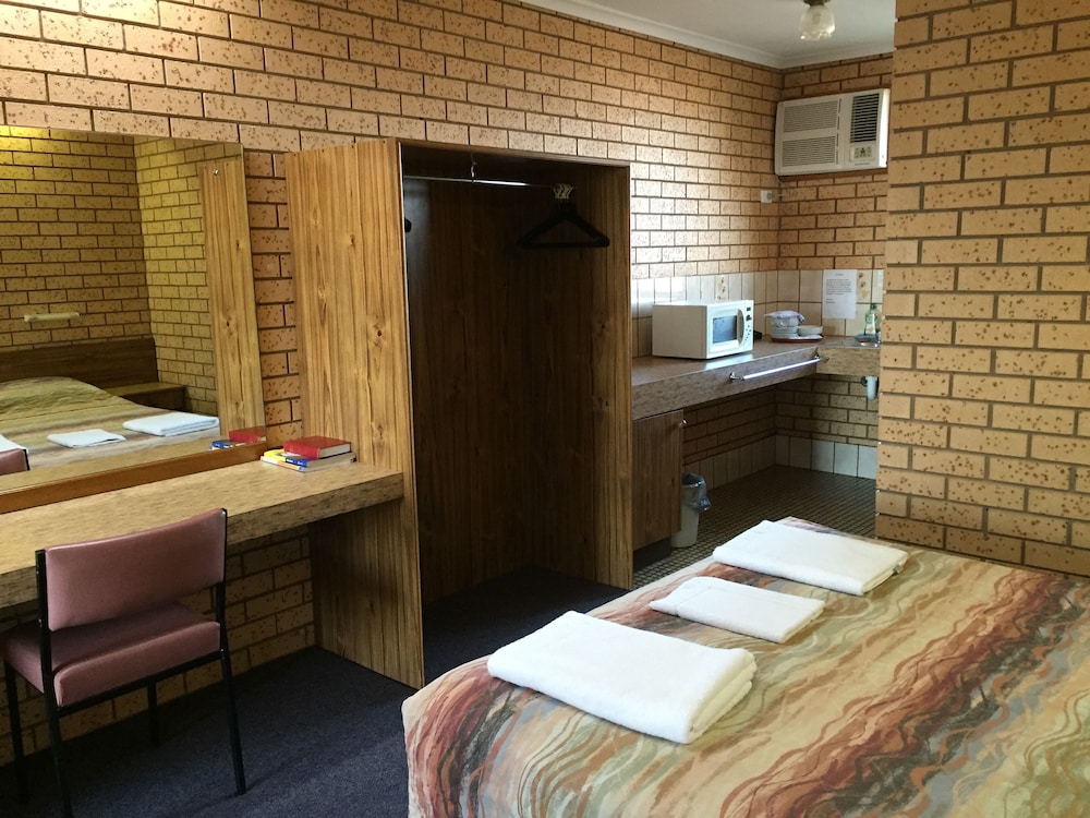Lakeview Motel 35/60
