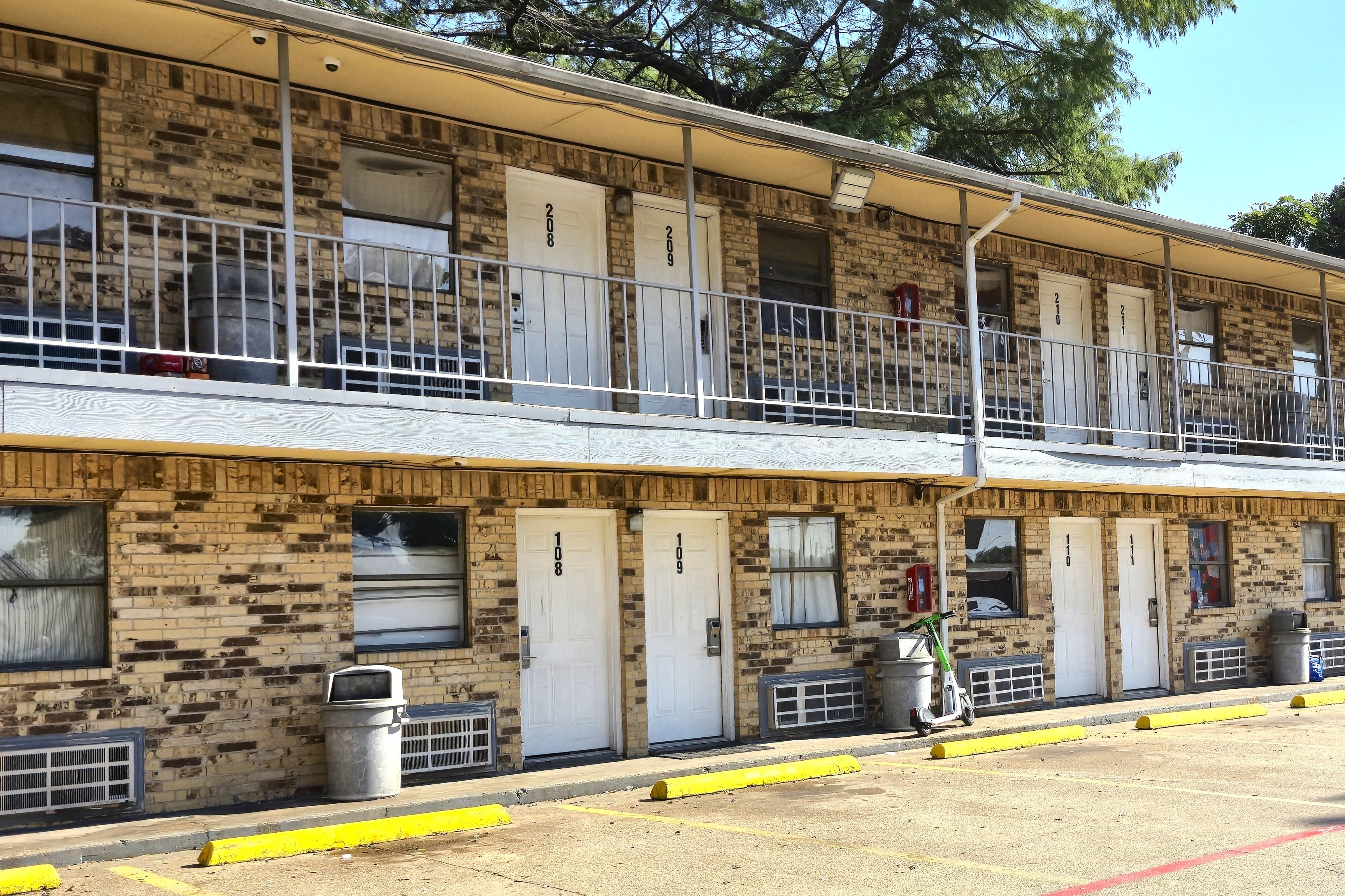 Mi Amor Inn & Suites by Hotel O Dallas Tx Hwy 352 in DALLAS - TX
