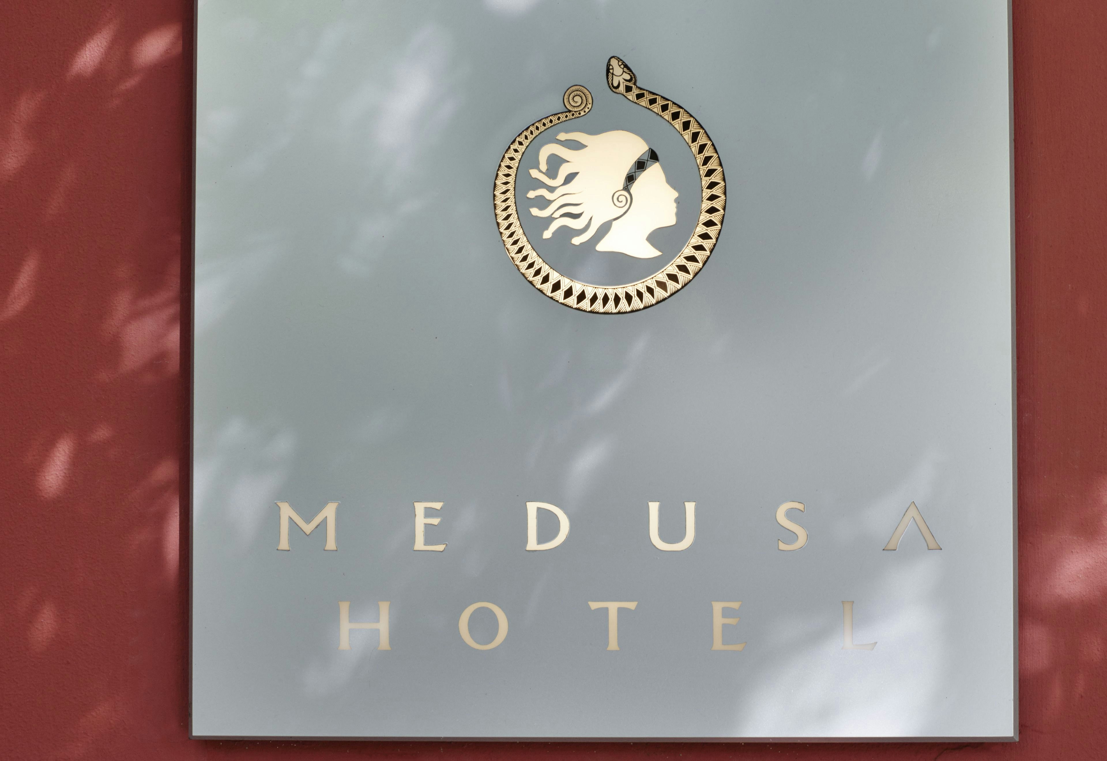Medusa Hotel 6/48
