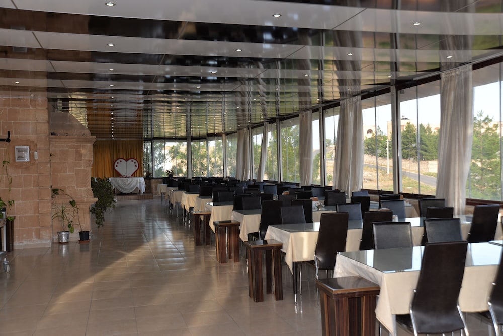Turabdin Hotel 48/56