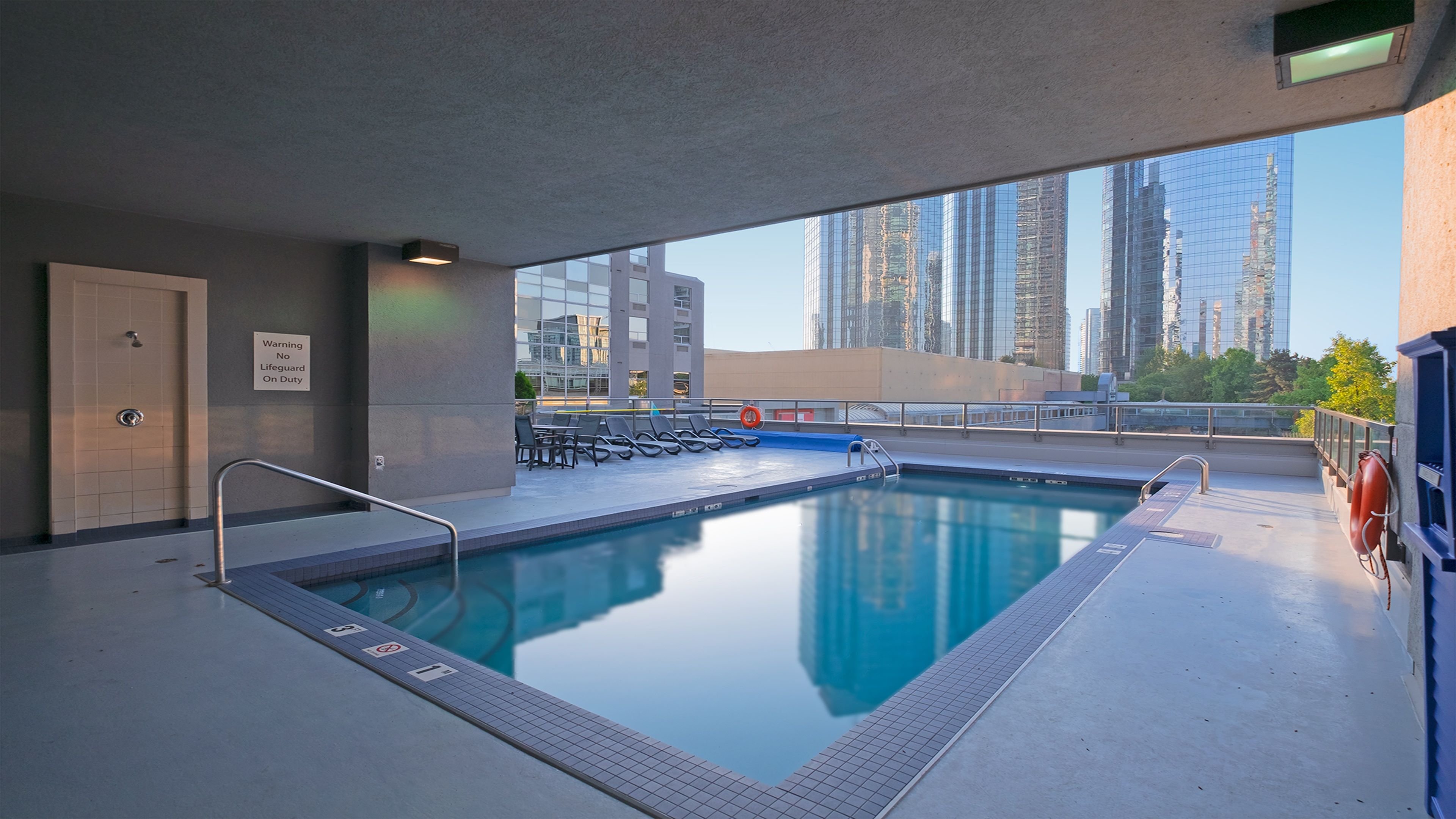 Holiday Inn Express Vancouver Metrotown Burnaby 25/50