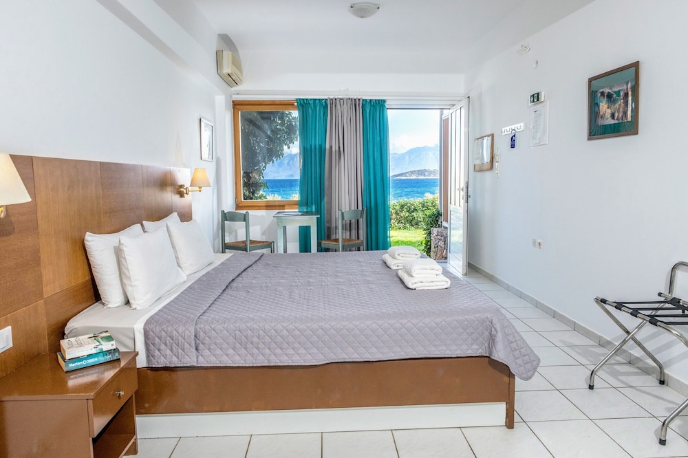Studio, Sea View