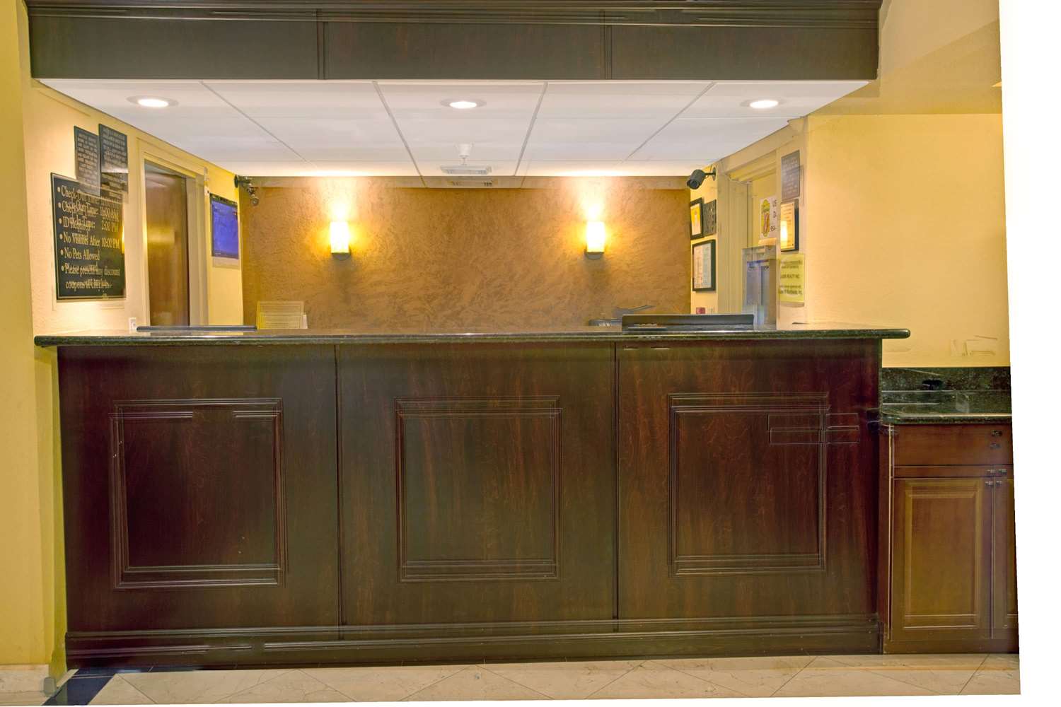 Super 8 by Wyndham Dania/Fort Lauderdale Arpt 5/13