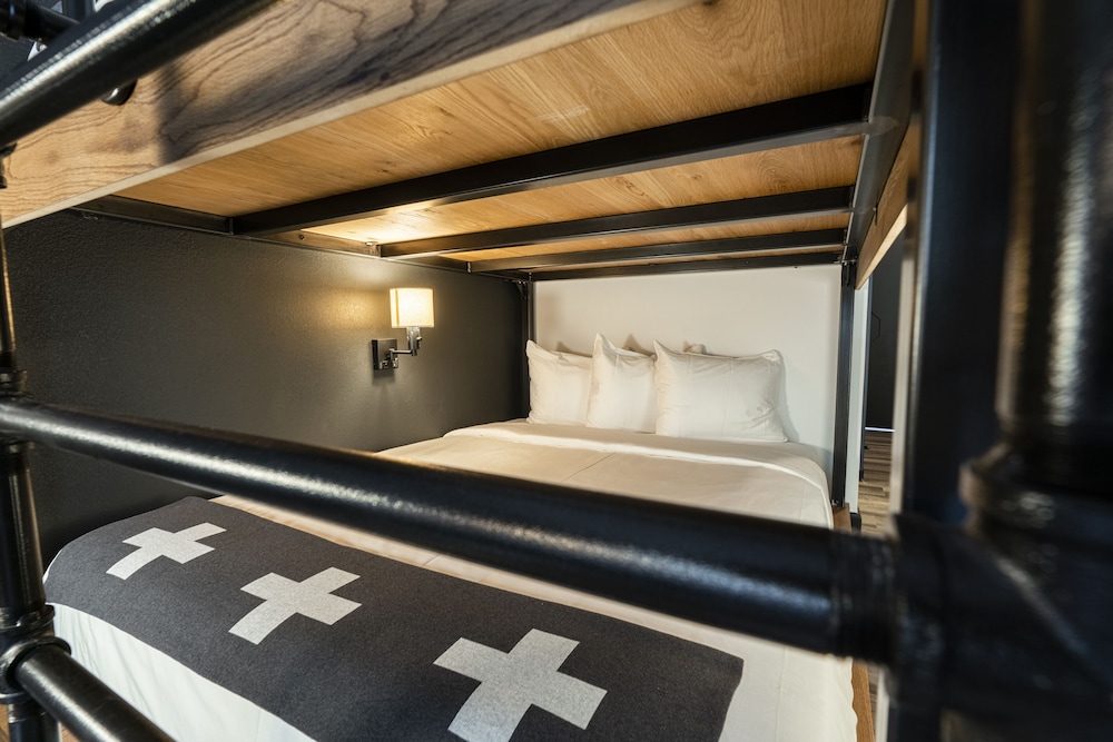 Gravity Haus 19/43