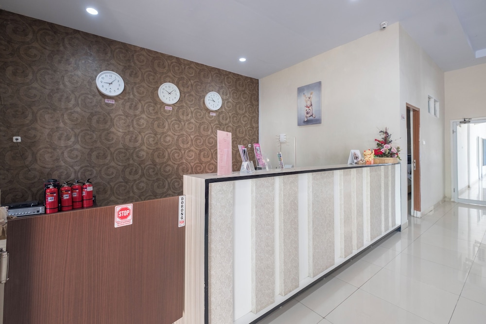Hotel O Makassar near Pantai Losari formerly Hotel Astra Novilia 8/35
