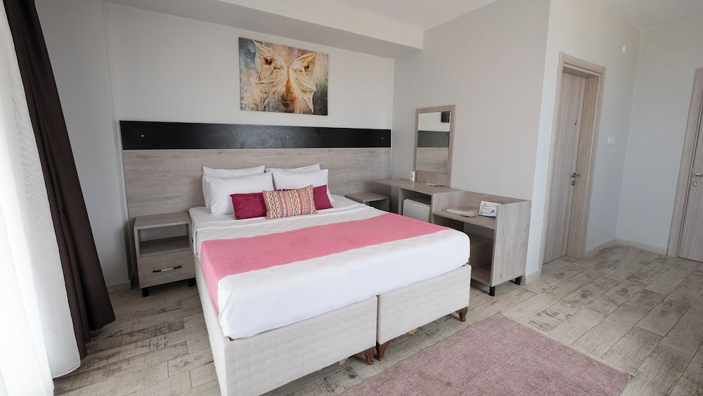 DELUXE, SEA VIEW, BALCONY