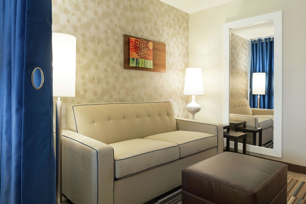 Home2 Suites By Hilton Milwaukee Airport 14/41
