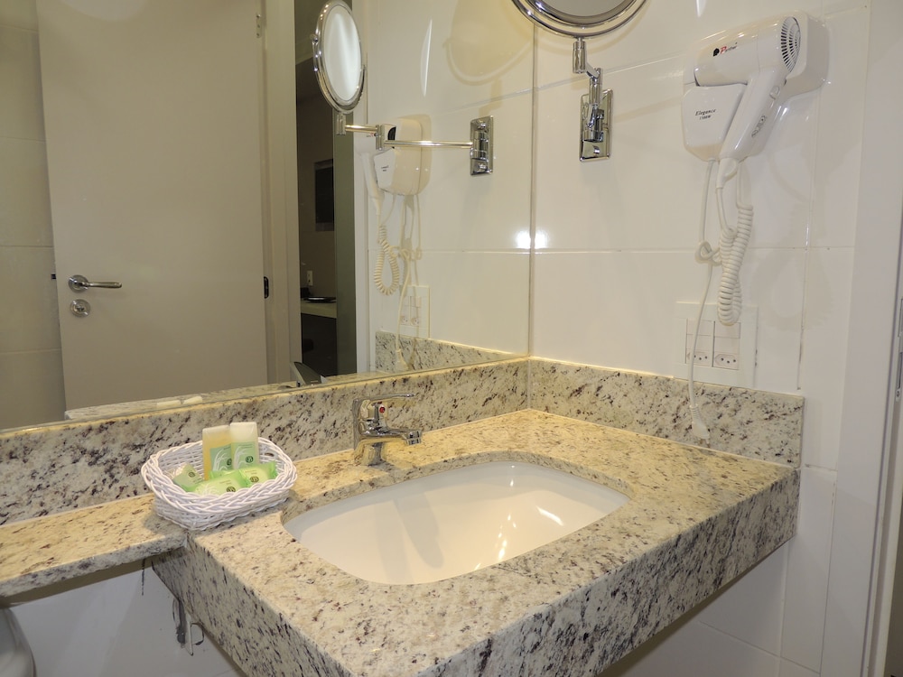Lagoon Prime Hotel (ex DH Hotel Airport Lagoa Santa) 34/36