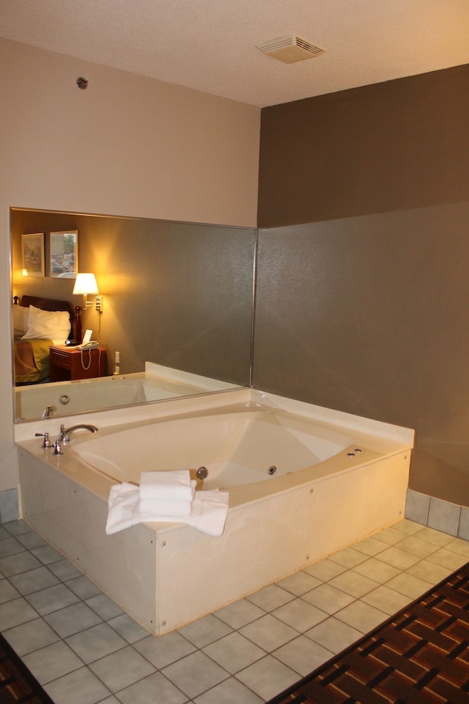 Super 8 by Wyndham Valparaiso 23/23