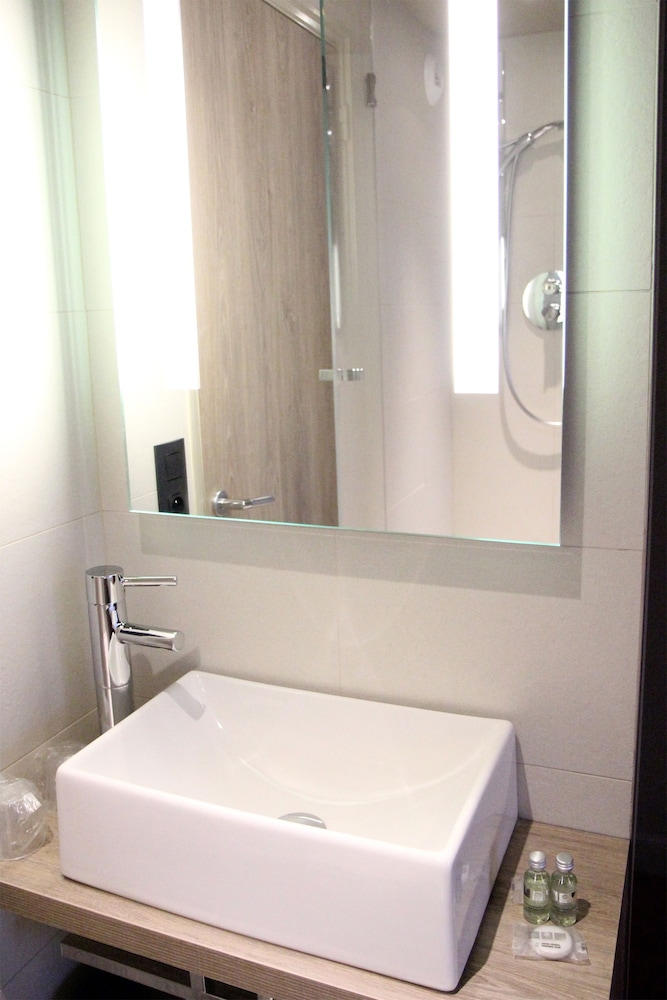 Hotel Le Montmartre Saint Pierre 2/22
