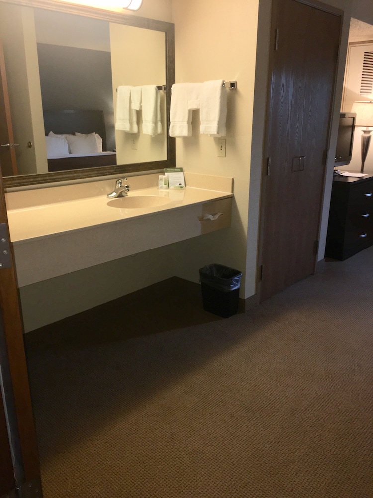 Americinn By Wyndham Monmouth 33/37