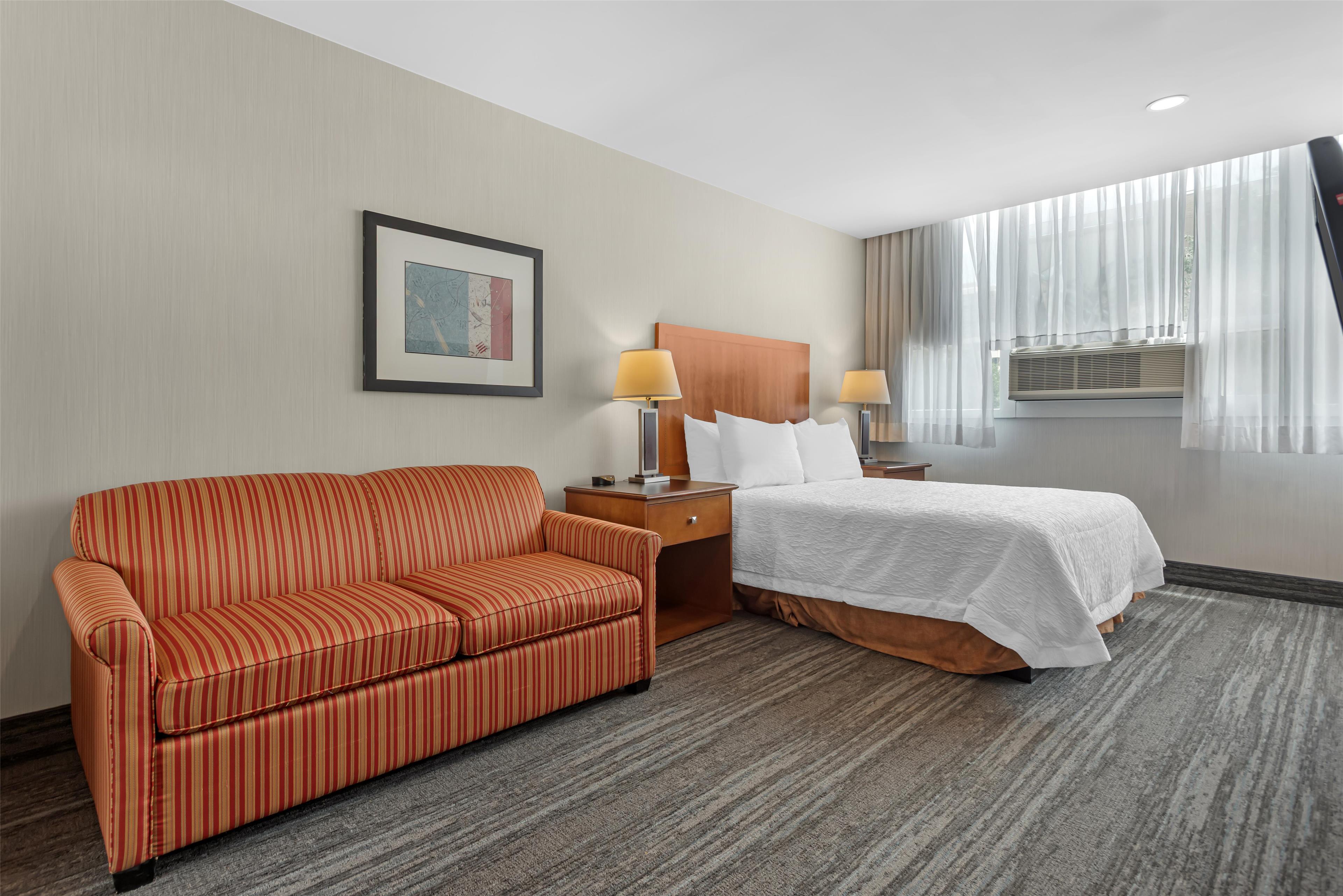 غرفة بسرير كوين لذوي الإعاقة، Best Western Plus Suites Downtown 2/8