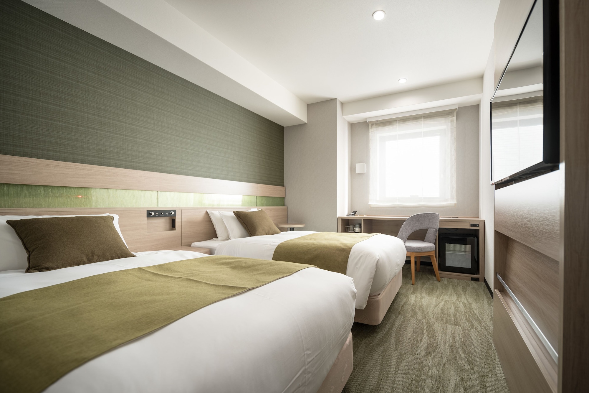 ROOM, SINGLE, TWIN BEDS