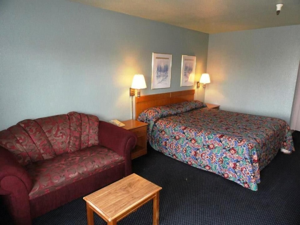 Applegate Inn 24/35