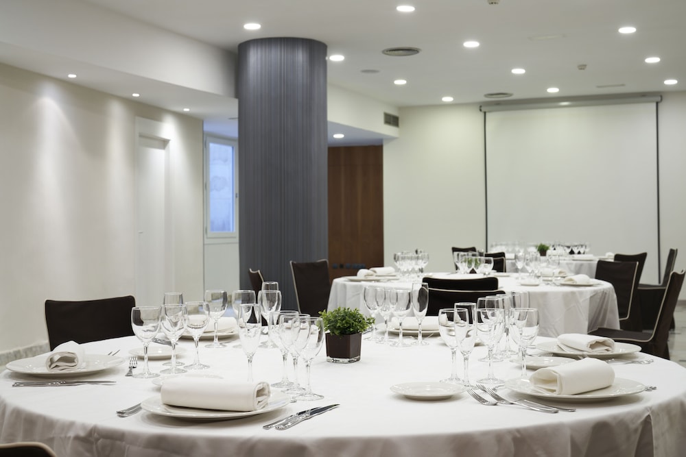 Catalonia Bristol Hotel 49/60