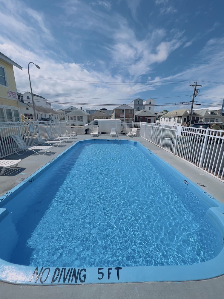 Dry Dock Motel 32/44