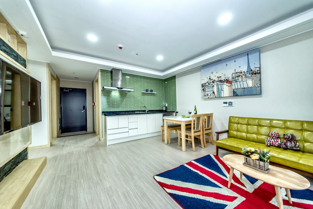 Blue Whale Resort 5/68
