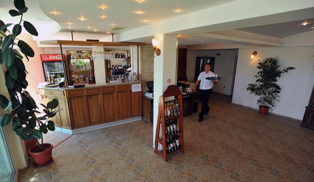 Hotel Oasis 5/36