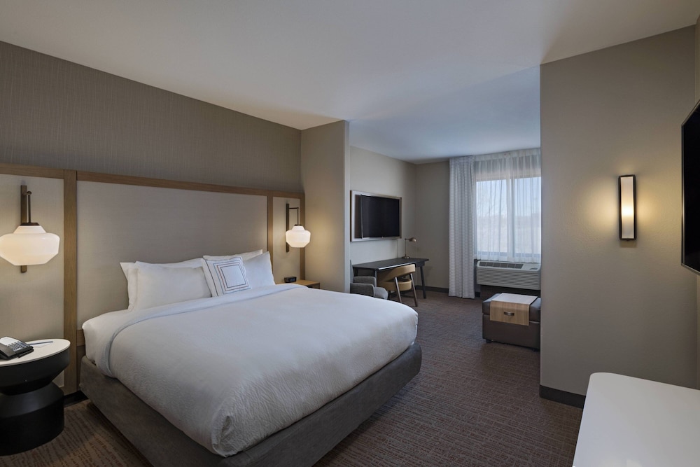 Fairfield Inn & Suites By Marriott Colorado Springs East/Ballpark 12/41