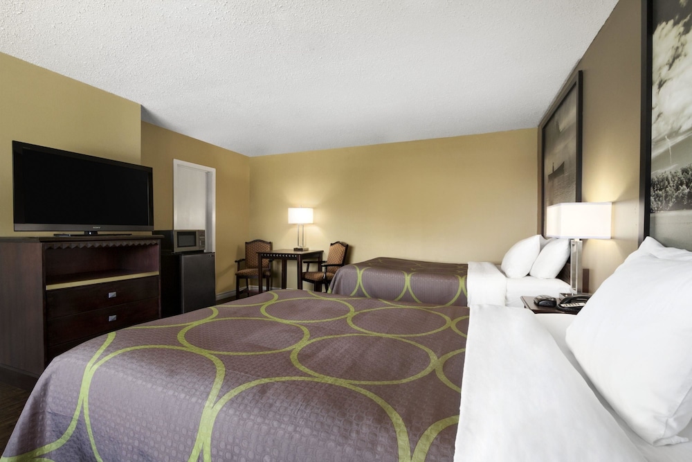 Super 8 by Wyndham Brockville 8/42
