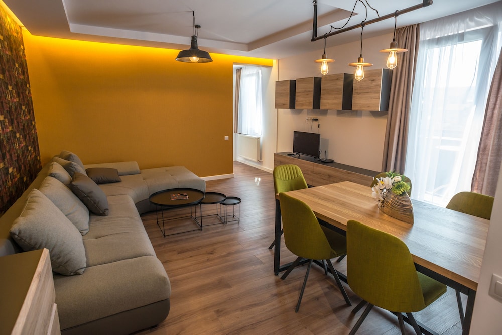 Uba Aparthotel 34/50