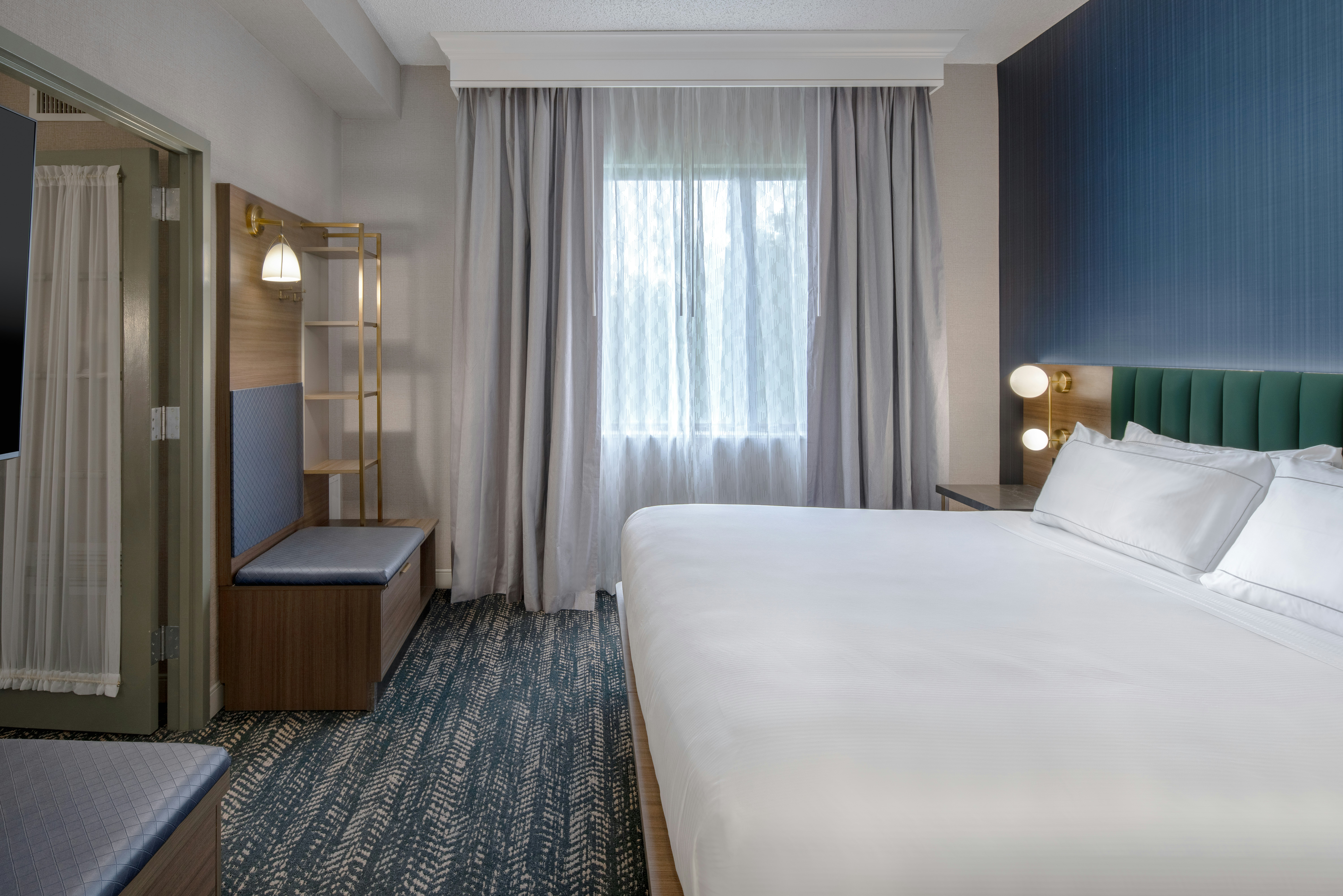 Court, Deluxe, King Bed