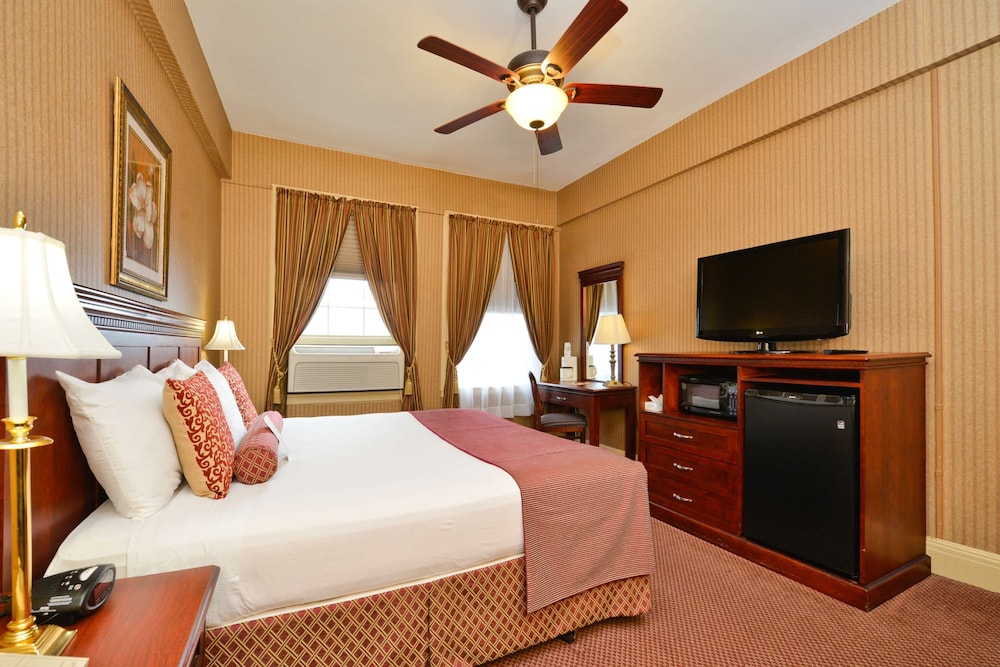 Genetti Hotel SureStay Collection By Best Western 24/44