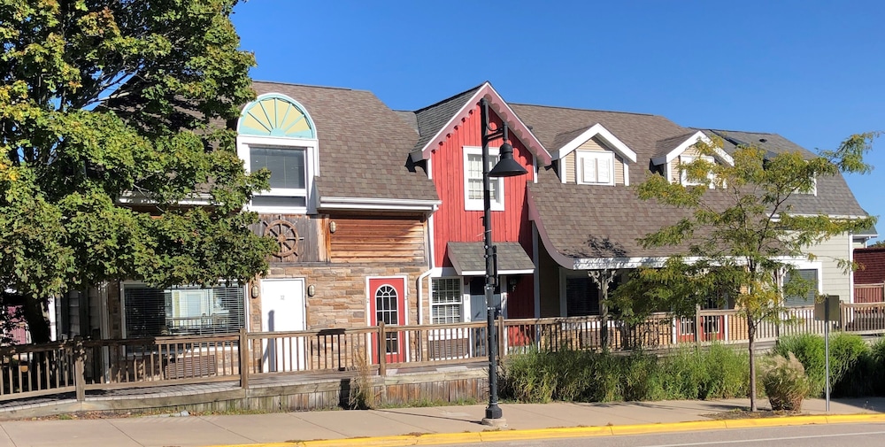 Old Harbor Inn 42/50