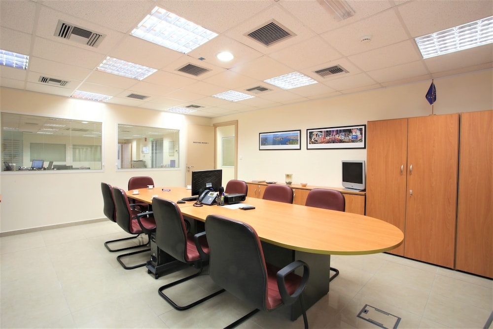 GK Airport Suites 32/49