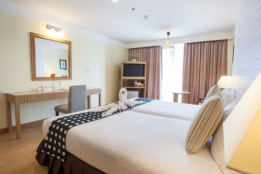 Paradise Hotel 14/64