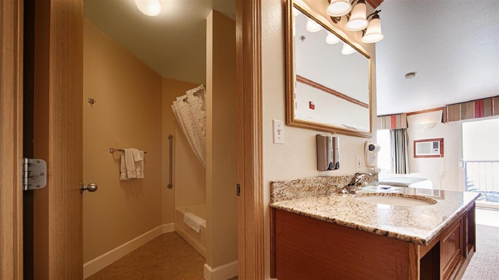 Room, Queen Bed, Bay View، Edgewater Hotel Seward 8/8