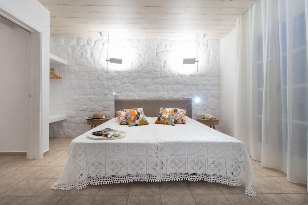 Spiros Hotel 35/83