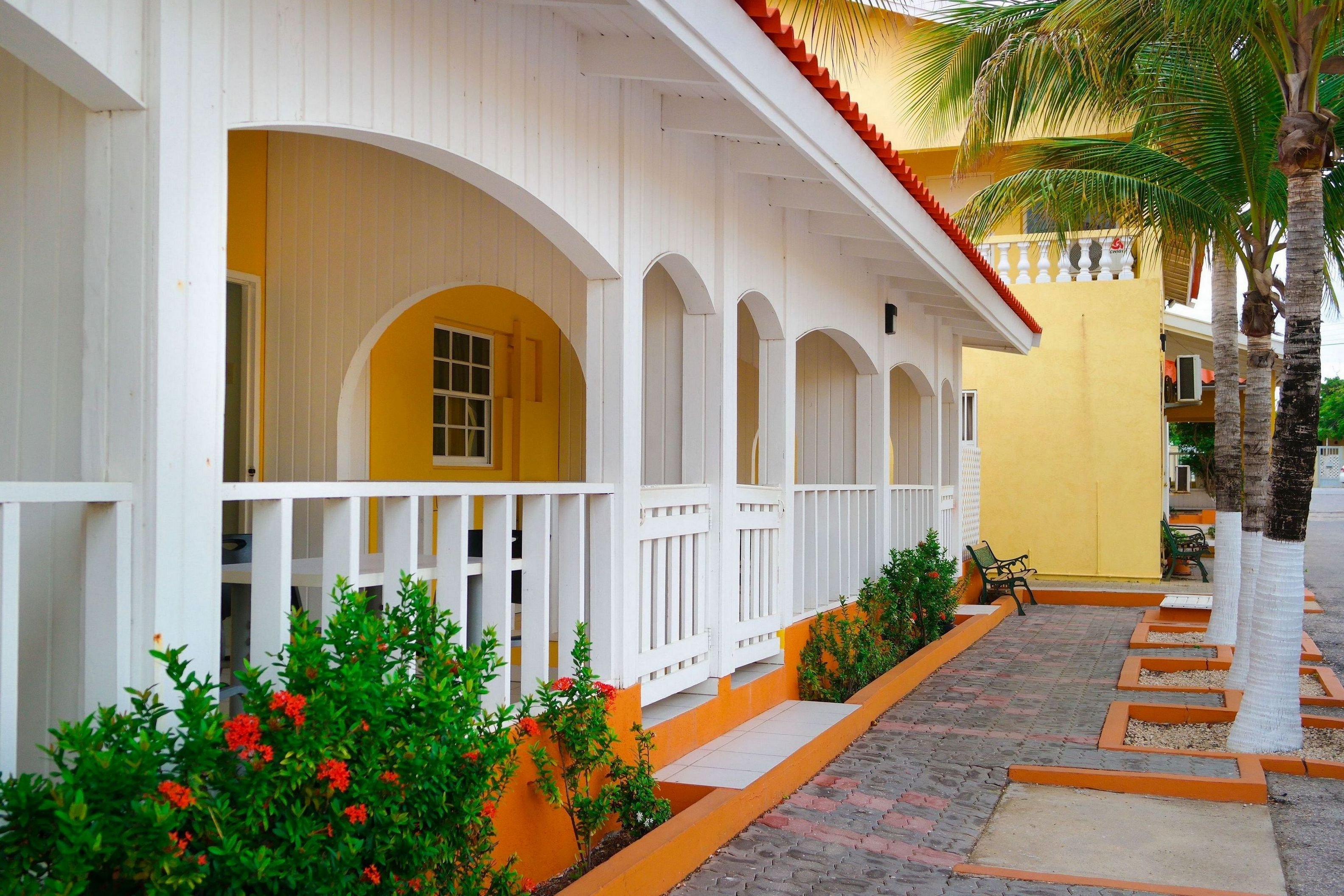 COCONUT INN 3/37