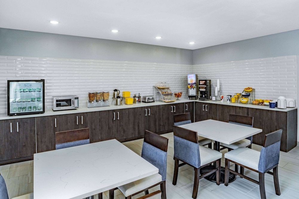 Days Inn Suites By Wyndham Horn Lake Graceland Area 24/29