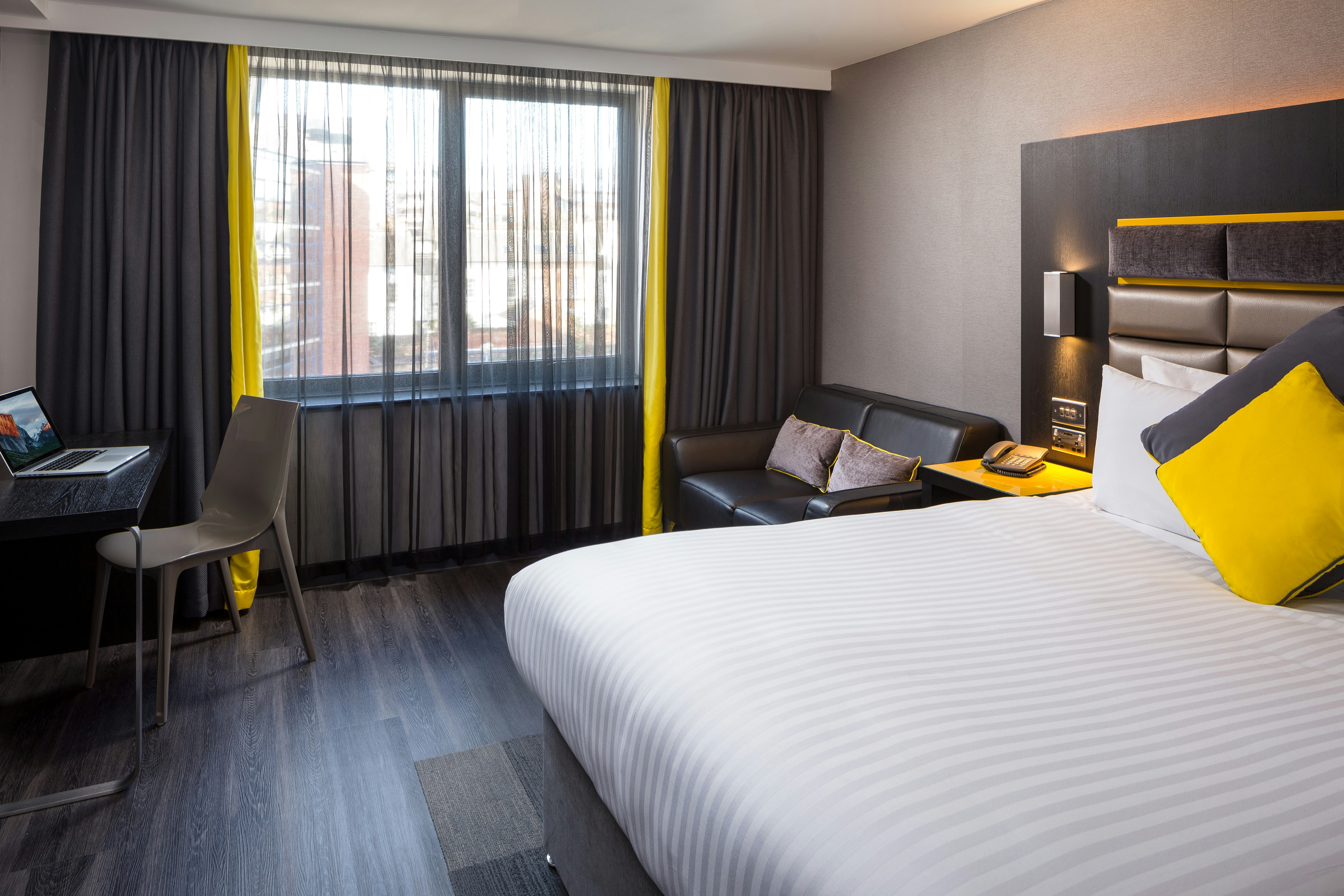 Roomzzz Nottingham City 11/30
