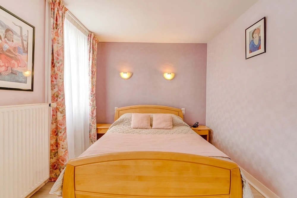HOTEL LE PLAT D'ETAIN 7/39