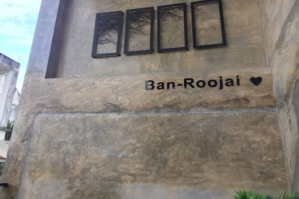 Ban Roojai 8/49