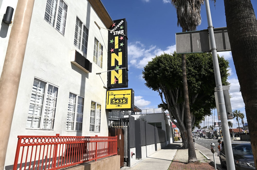 Hollywood Stars Inn 53/63