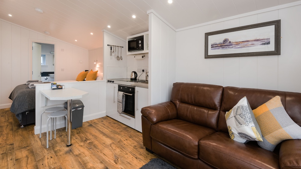 Tayview Lodges 20/50